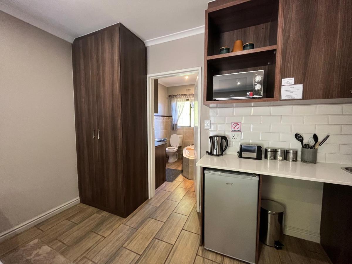 Panorama Self Catering Hotel Parow Exterior photo
